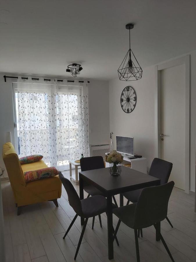 Apartman Ana Iadera With Balcony And Parking Zadar Exterior foto